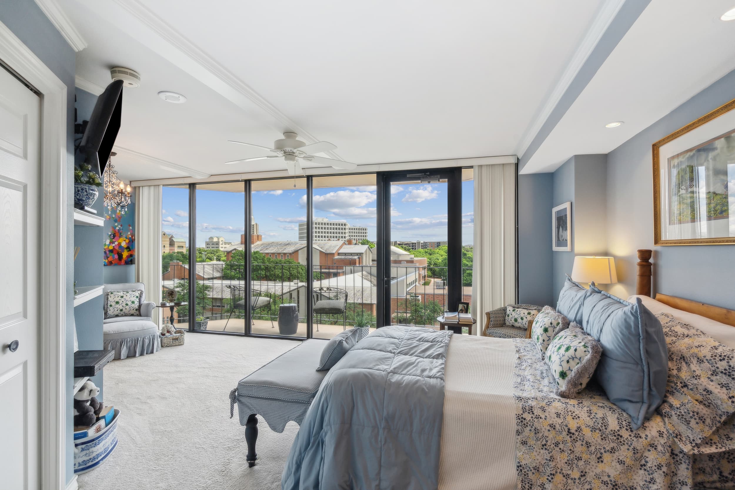 A bedroom from the Heritage floor plan.